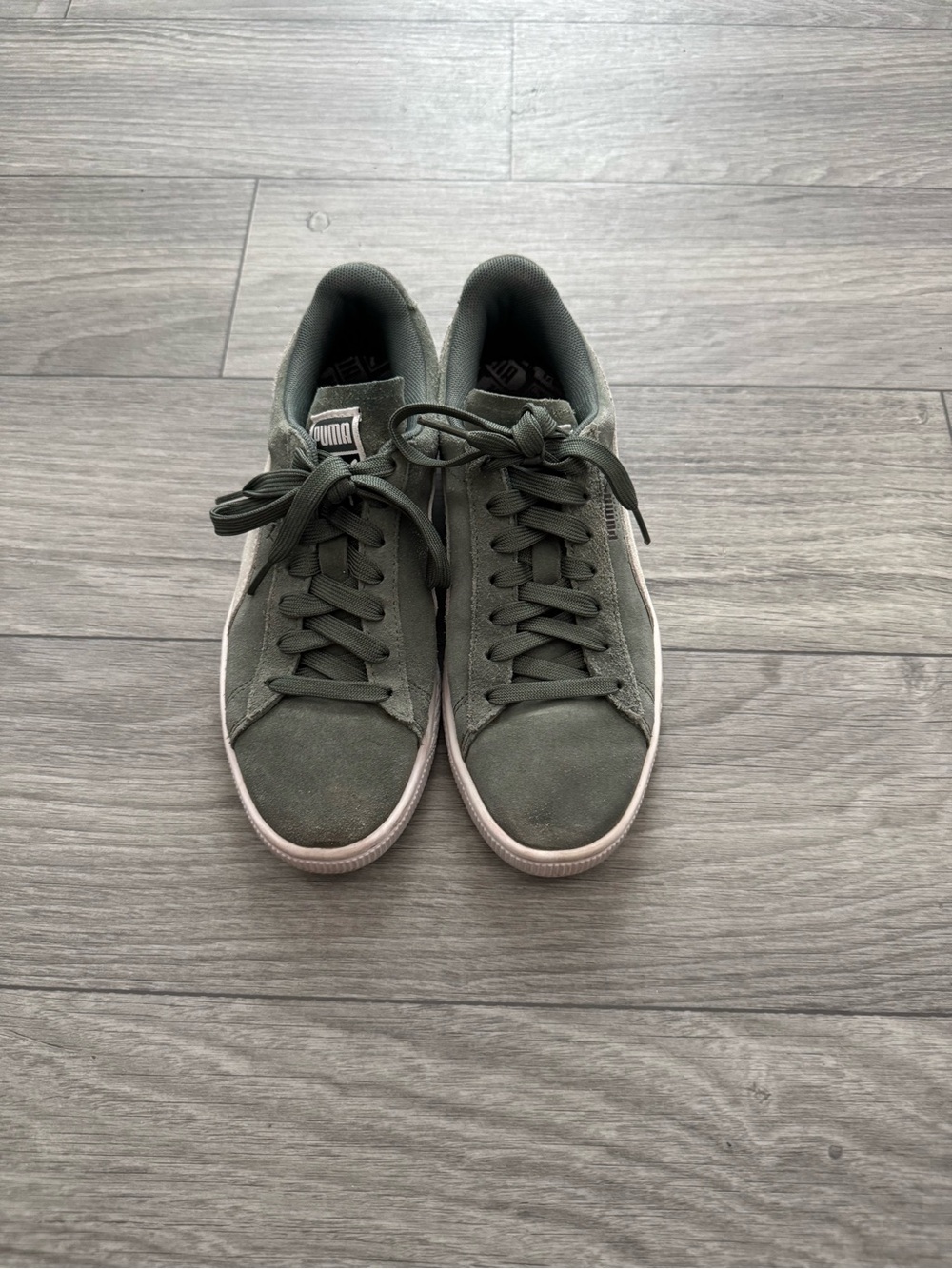 Womens Puma suede shoes